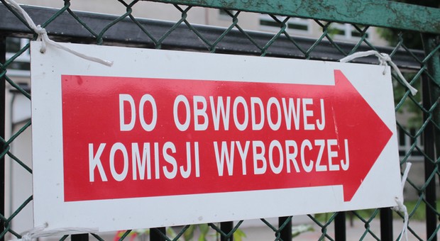 Uwaga, cisza wyborcza! Tego nie wolno ci robić z autem, bo kary są drakońskie