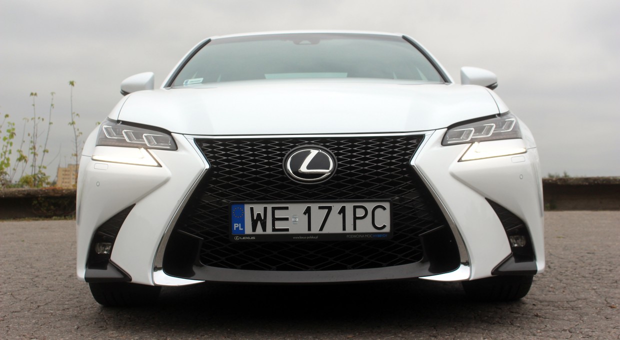 Tylko w Polsce Lexus wzywa do serwisu ponad 5 tys. samochodów. Problem jest poważny