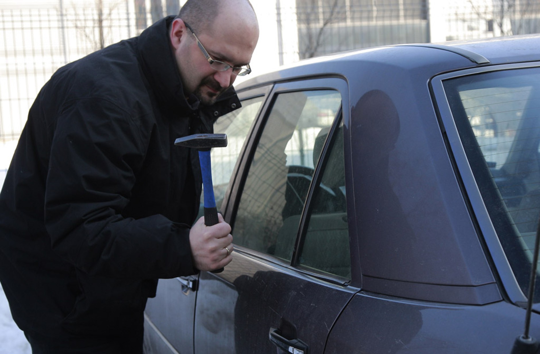 Co robić gdy w aucie zatrzasnęliśmy kluczyki?