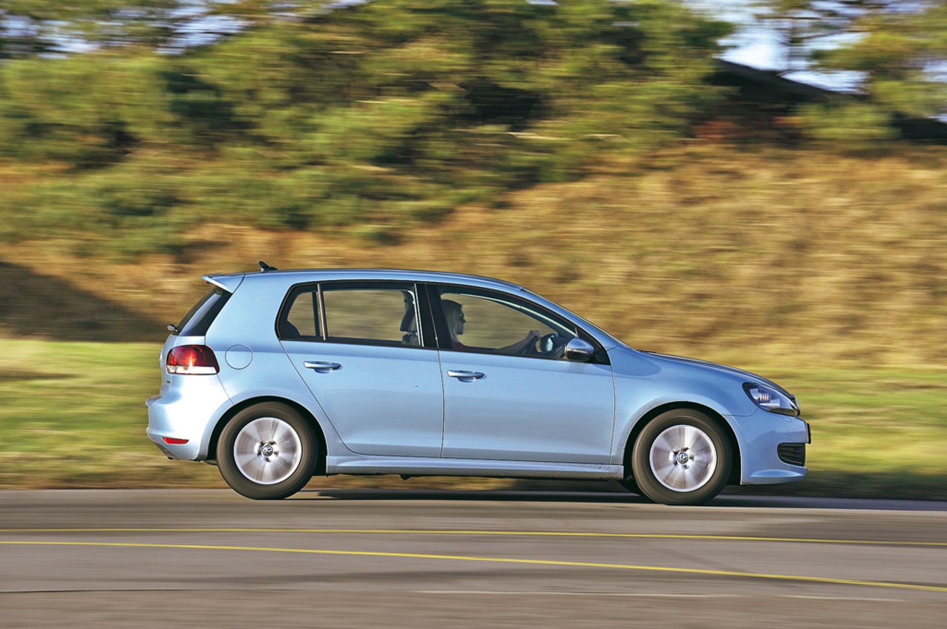 Toyota Prius kontra VW Golf - Parada przeciwieństw