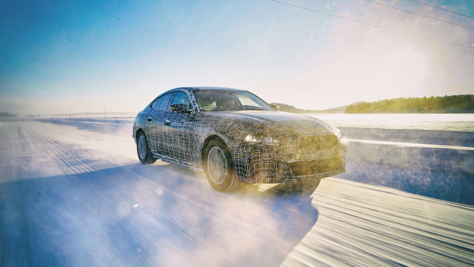 Prototyp BMW i4 podczas testów na kole podbiegunowym