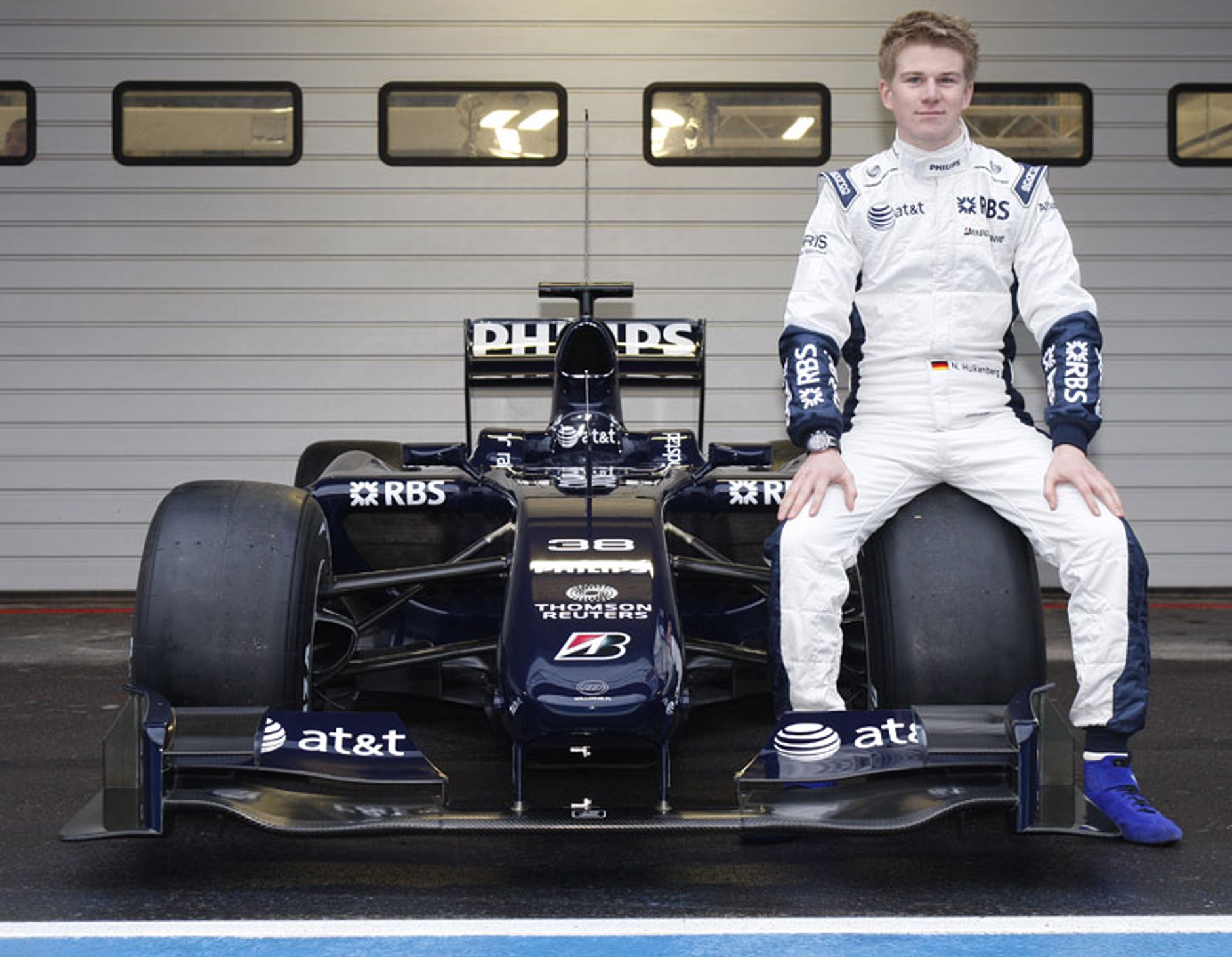 Formuła 1: Willimas FW31 jeszcze zamaskowany i... już uszkodzony! (fotogaleria)