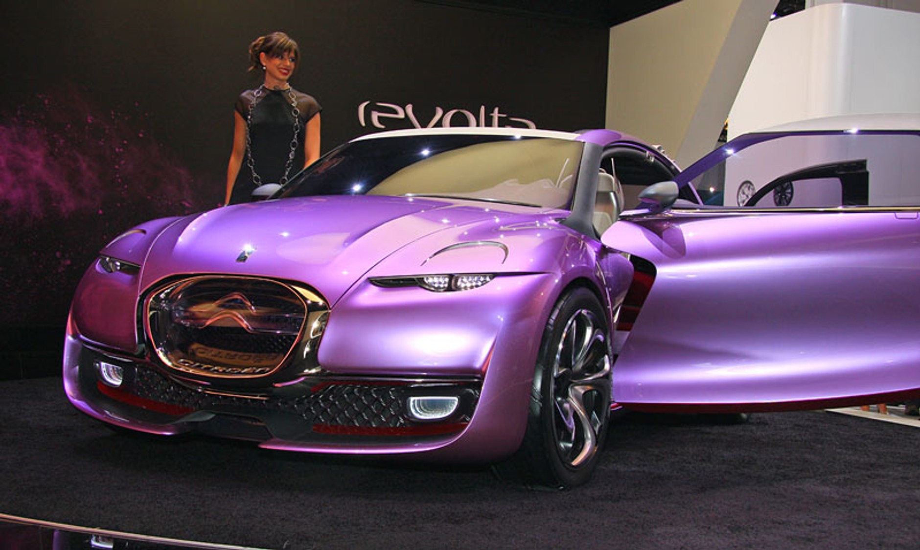 IAA Frankfurt 2009: prototyp Citroën REVOLTE - szczególnie dla pań... (fotogaleria)