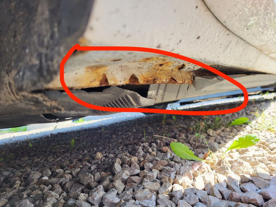 Audi A4 Avant Quattro - biały "szwed" z silnikiem benzynowym. Miły sprzedawca, ale auto pokolizyjne i podrdzewiałe