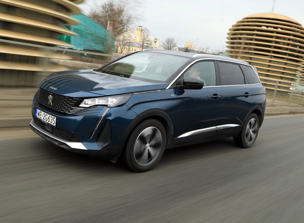 Peugeot 5008 po liftingu to nadal SUV z cechami vana
