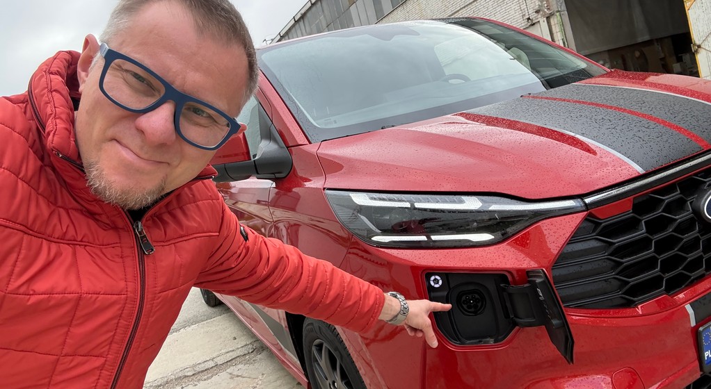 Oto Ford Transit Custom z hybrydą plug-in. Zaskakujący napęd