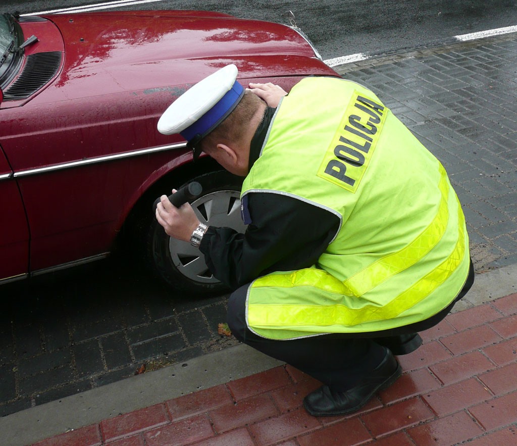 Odszkodowanie za urwane koło - Zobacz kto za to płaci