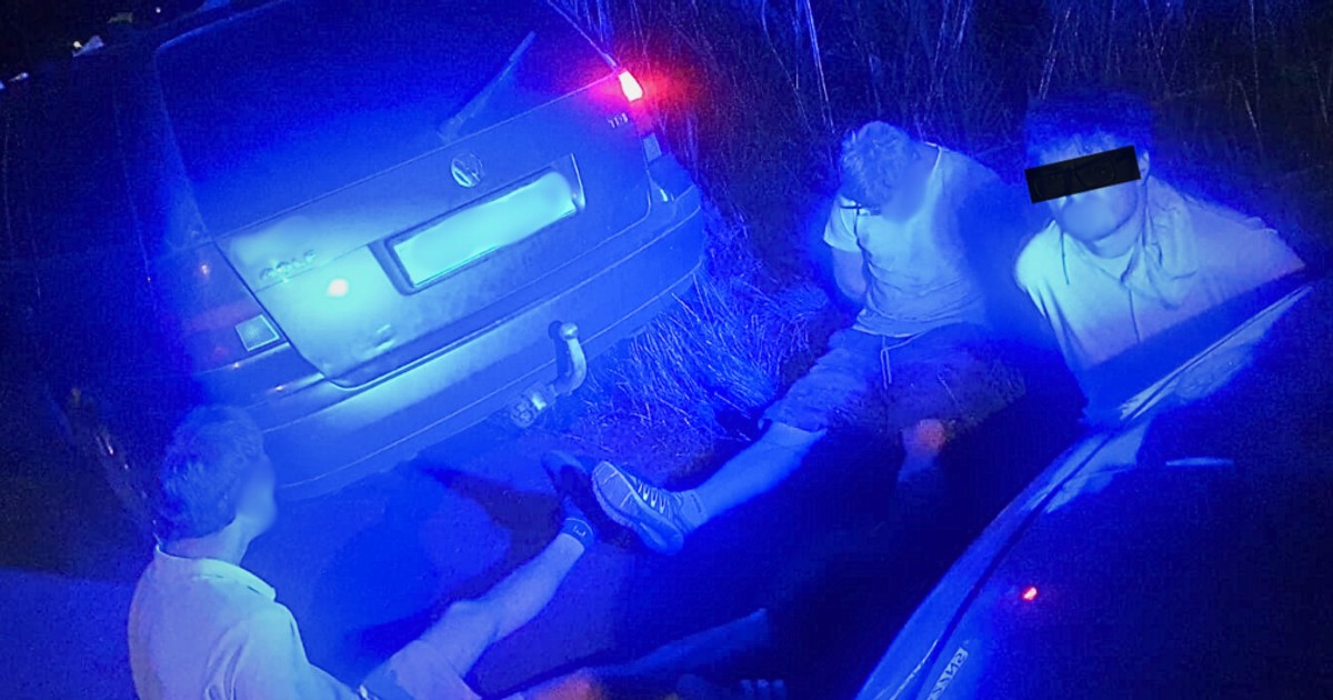 Policjanci z ogniwa zauważyli ich w nocy. Ich zachowanie zdradziło wszystko