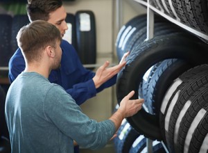 Opony zimowe są dużo droższe niż rok temu. Na co zwrócić uwagę, szukając dobrej oferty?