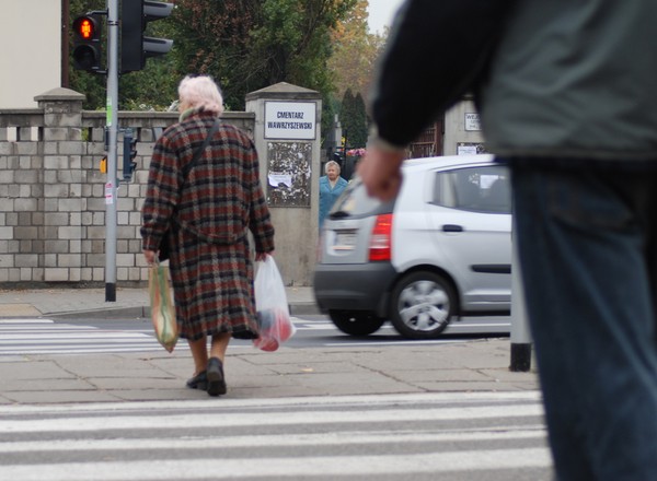 Więcej policji na drogach, głównie w pobliżu przejść dla pieszych
