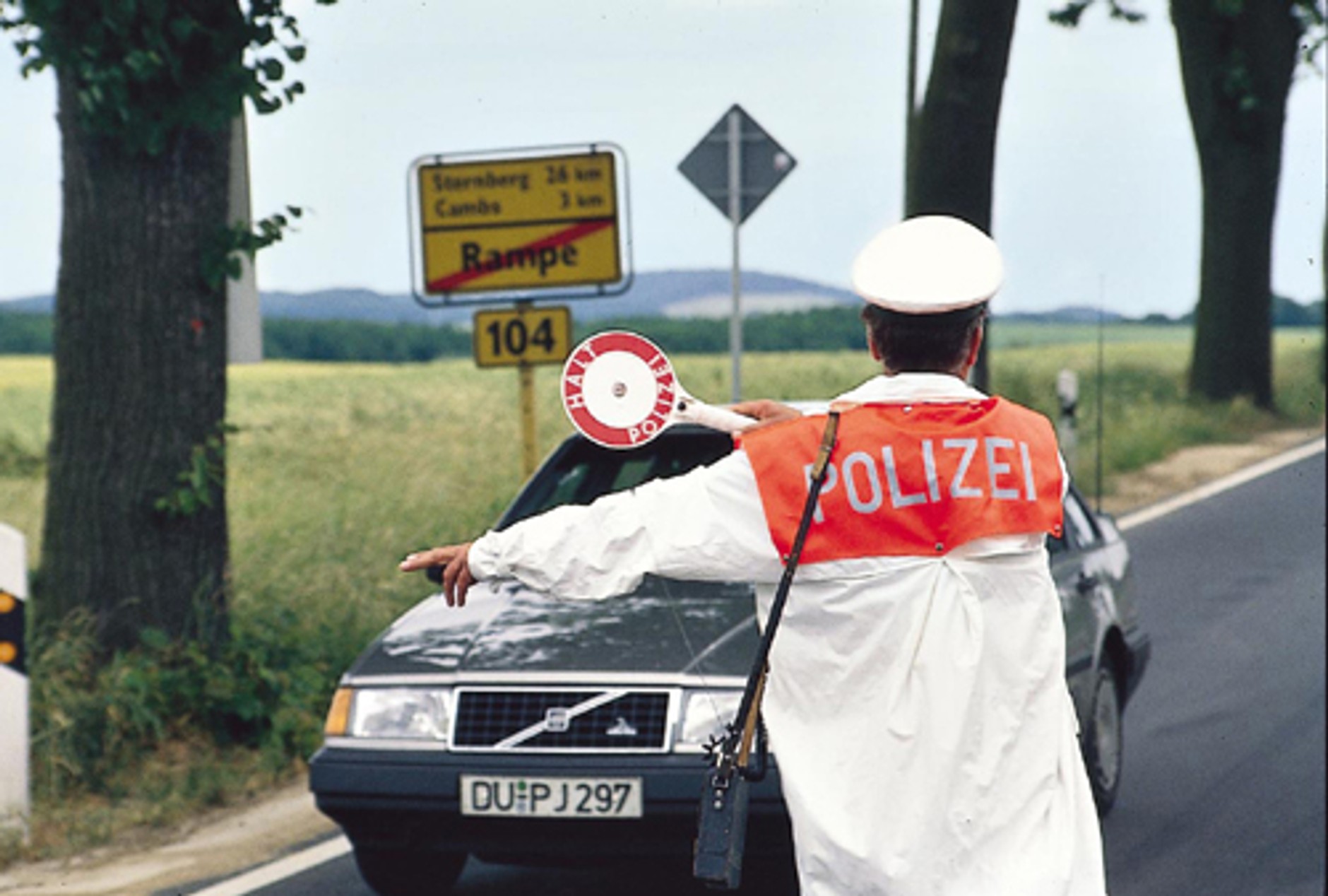 Niezbędnik wakacyjny - to warto wiedzieć jadąc autem za granicę