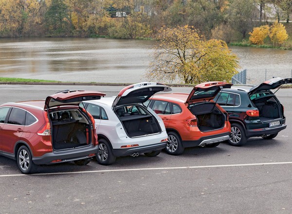 Parkują auta z otwartymi bagażnikami. Żeby pokazać złodziejowi, że nic w środku nie ma