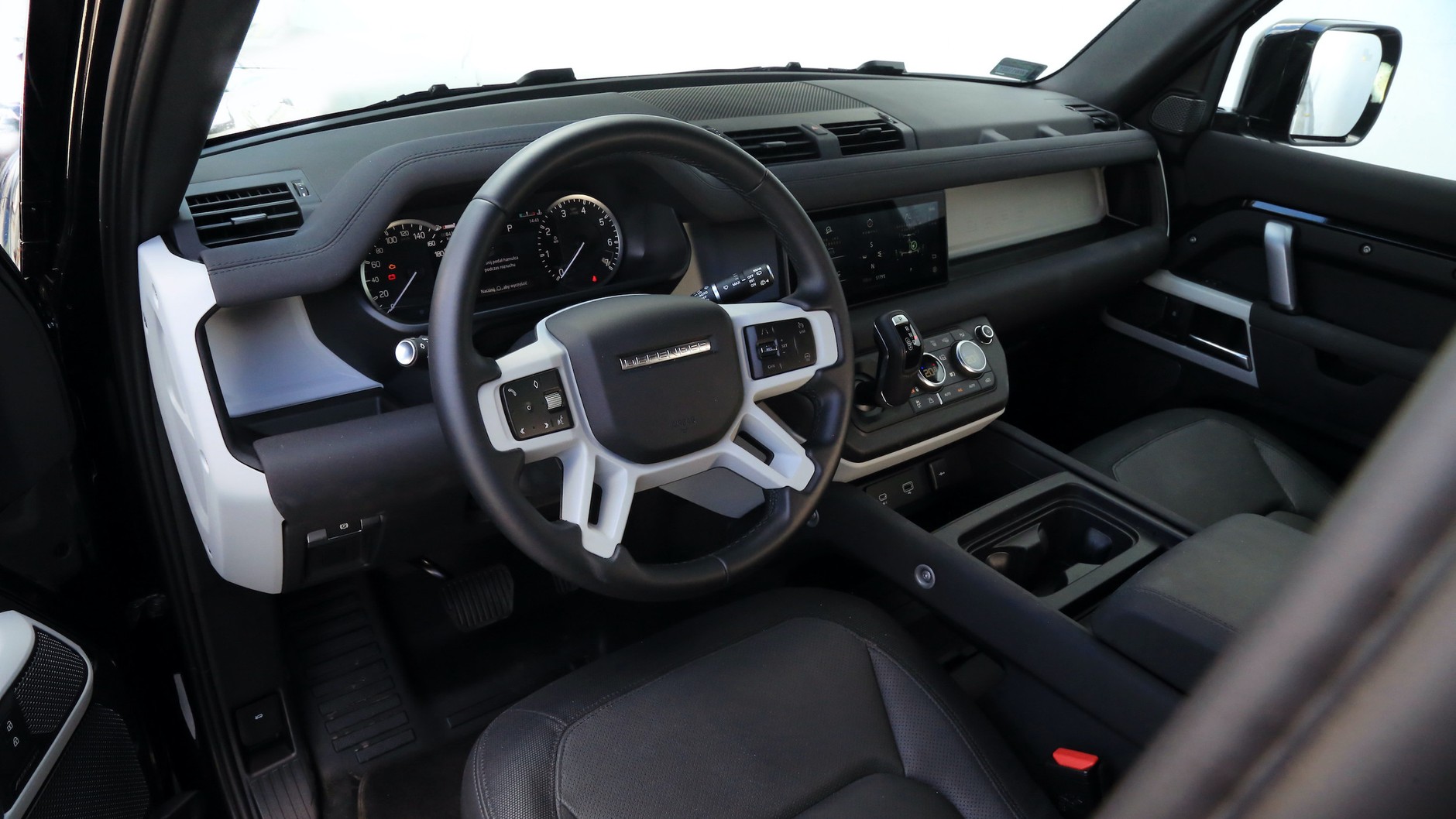 Land Rover Defender 110