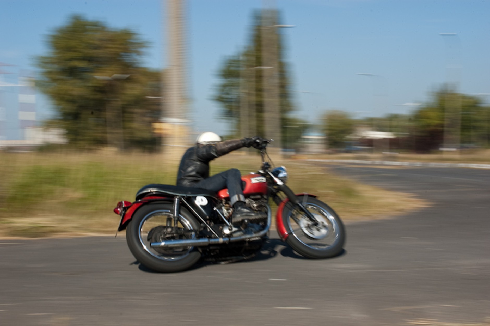 Polskie motocykle i samochody na torze FSO