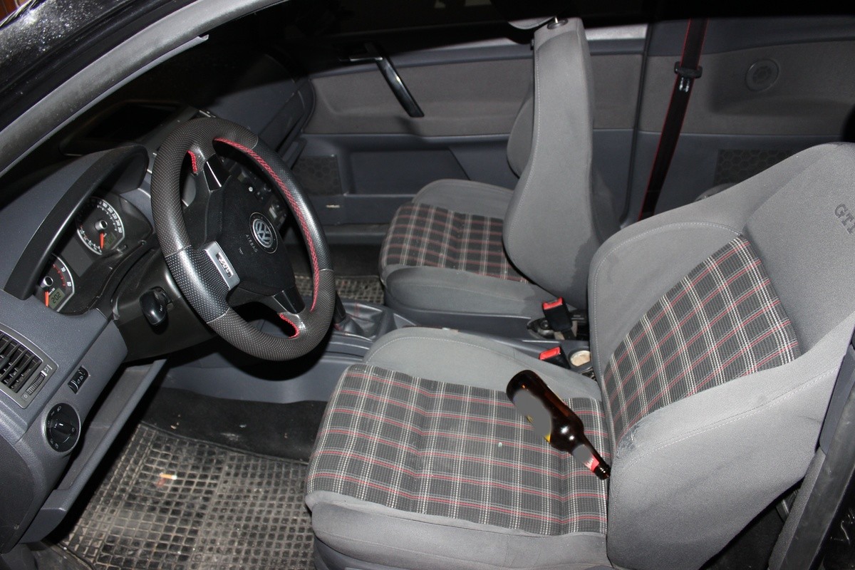 Pojechał Polo do sklepu zielarskiego i... wjechał do środka, a to był dopiero początek