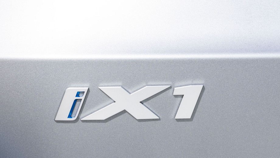BMW iX1
