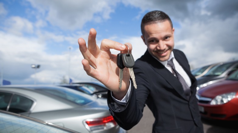 Sprzedawca samochodów