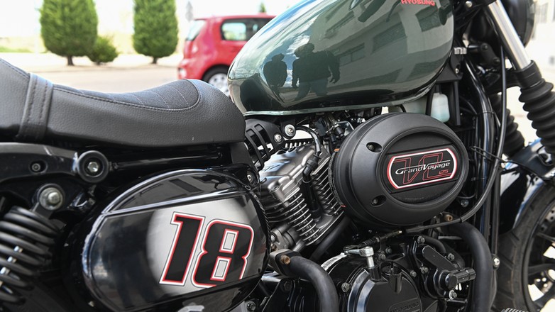 Motocykle klasy 125 coraz częściej wyglądają jak poważne maszyny i tak też jeżdżą.