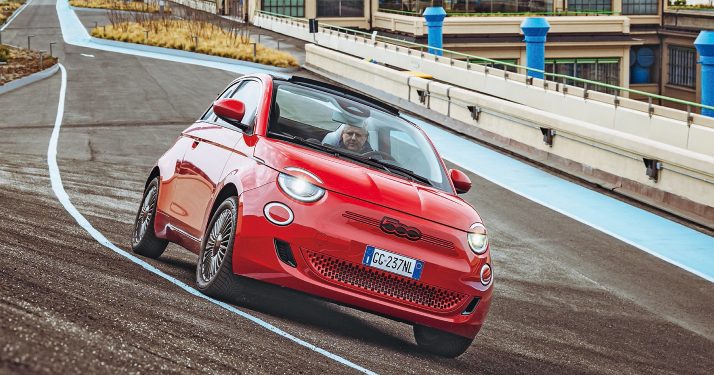 Nowy Fiat 500 Cabrio Red w Lingotto (2022)