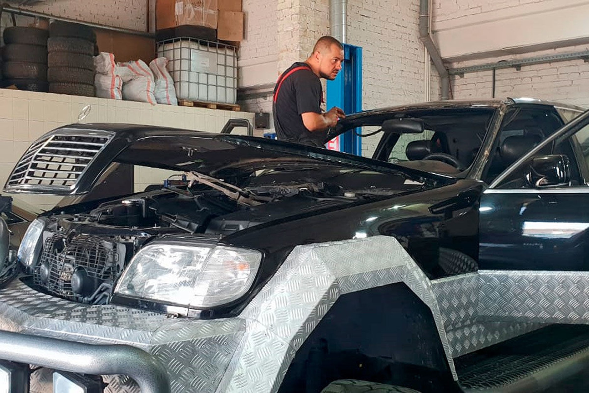 Rosyjski pojazd ma bazie Mercedesa klasy S W140 i GAZ-a 66