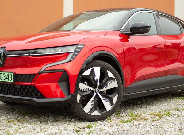 Renault Megane E-Tech: wygląda świetnie, a jak jeździ?