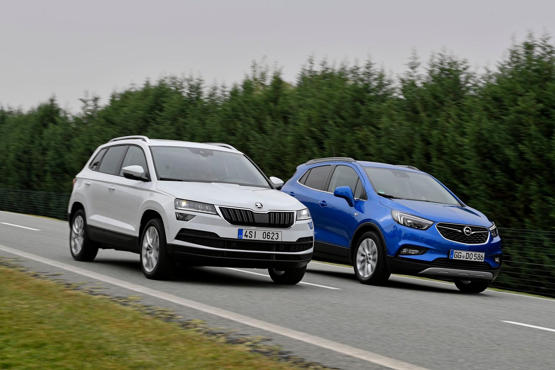 Skoda Karoq kontra Opel Mokka X - który kompaktowy SUV będzie lepszym wyborem?