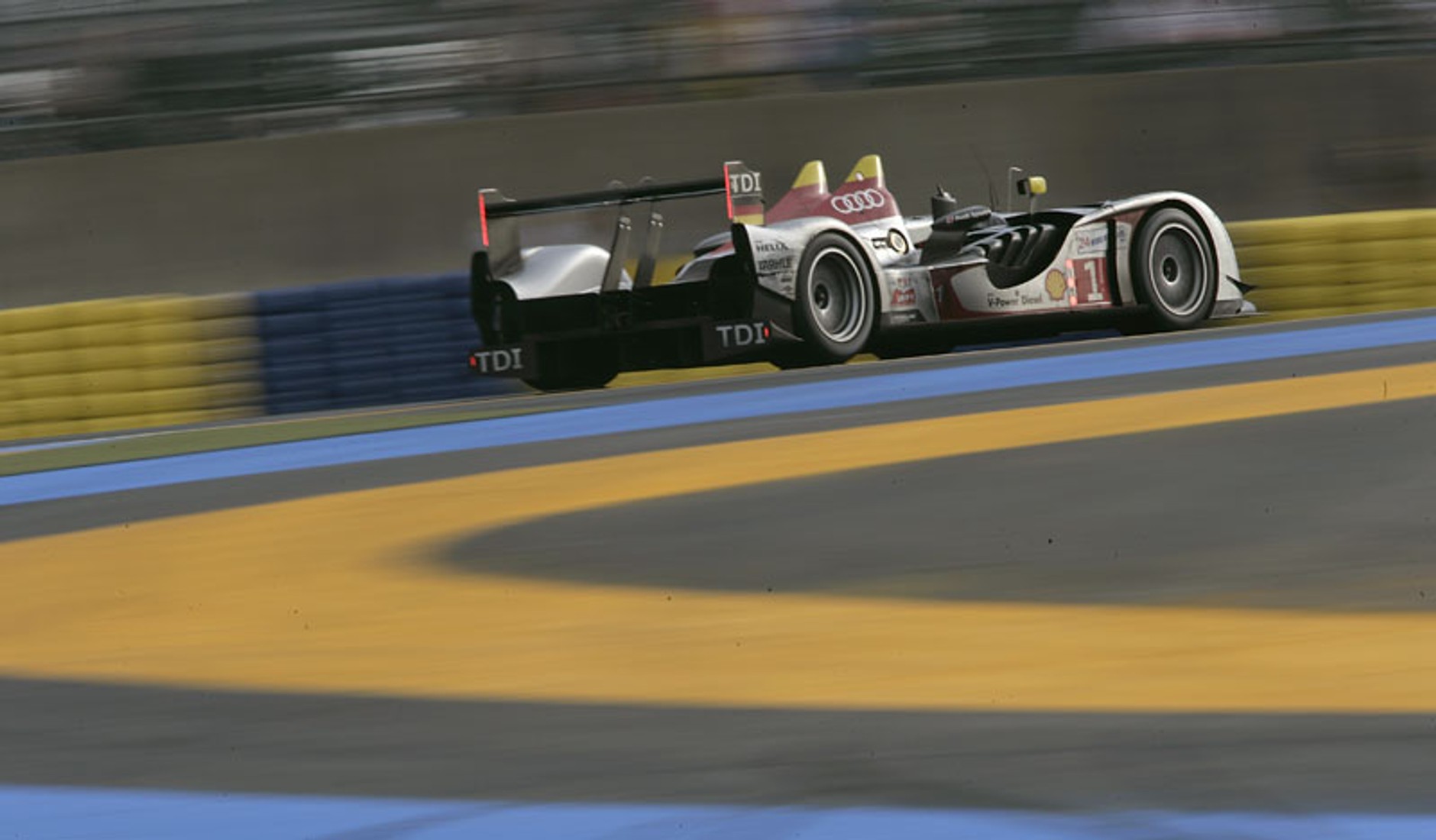 24 Heures du Mans: zdecydowana dominacja zespołu Peugeot Total