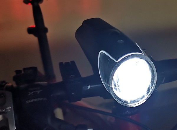 Dobre oświetlenie do roweru: radzimy, jak wybrać najlepsze