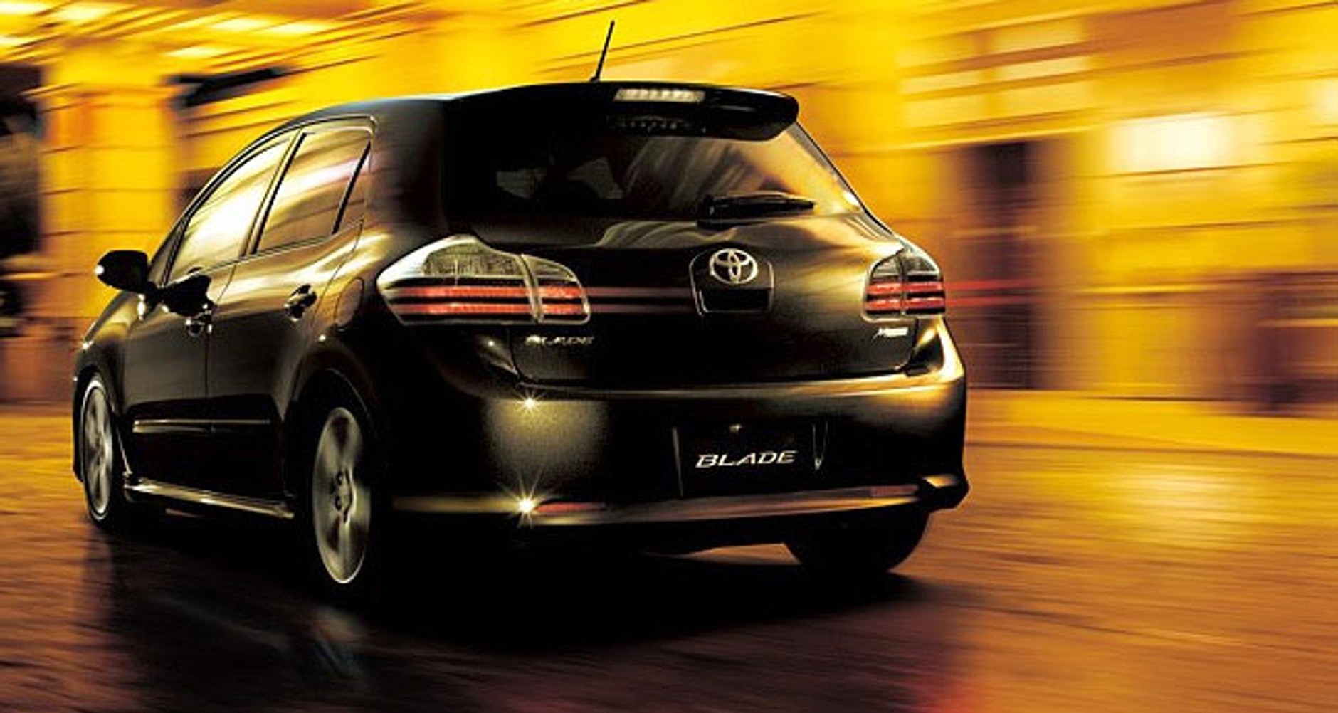 Japoński Super-Auris: Toyota Blade teraz z 6-cylindrowcem