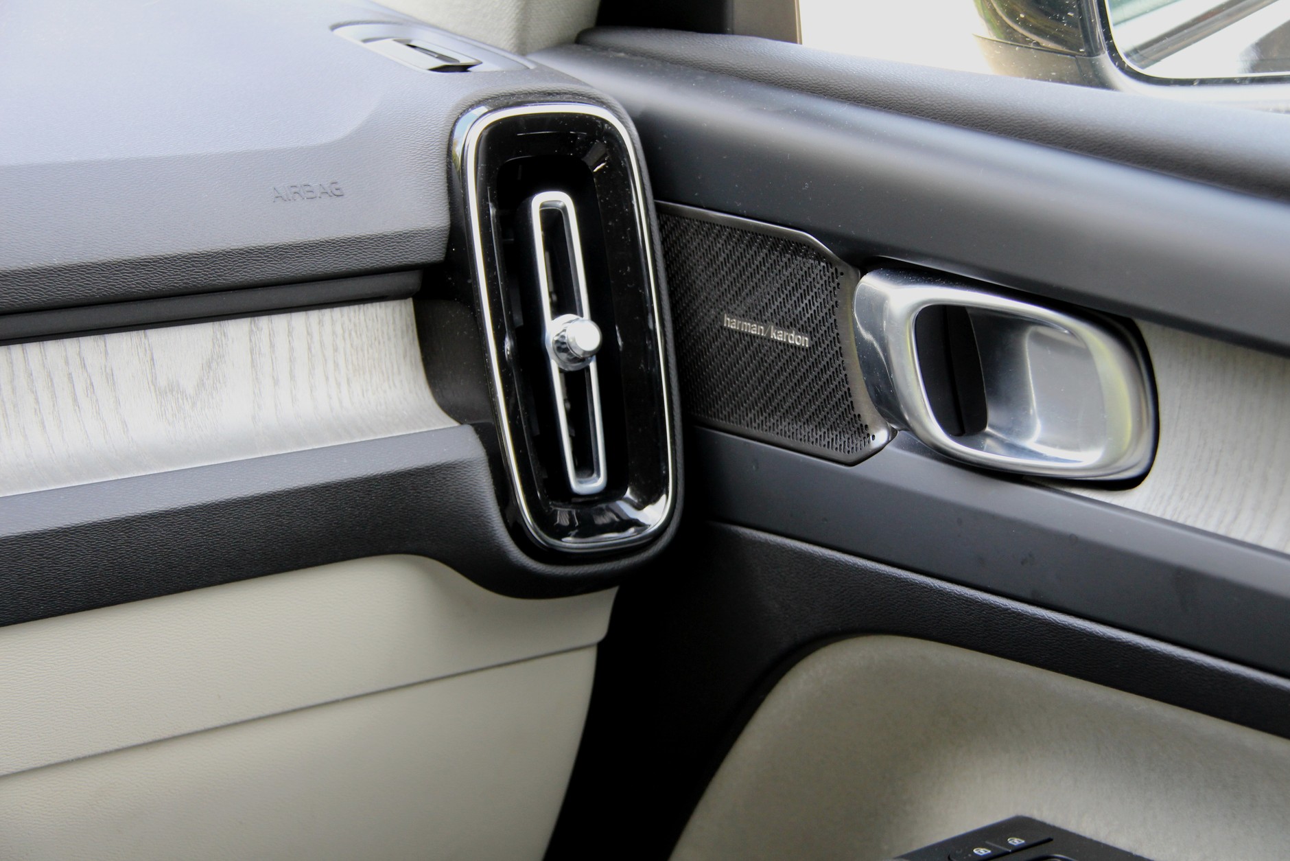 Volvo XC40 B3 Plus Dark