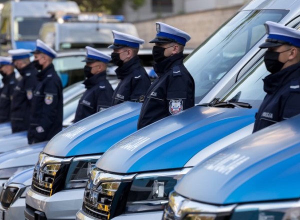 Policja się zbroi – ponad 1,2 tys nowych samochodów i trzy śmigłowce