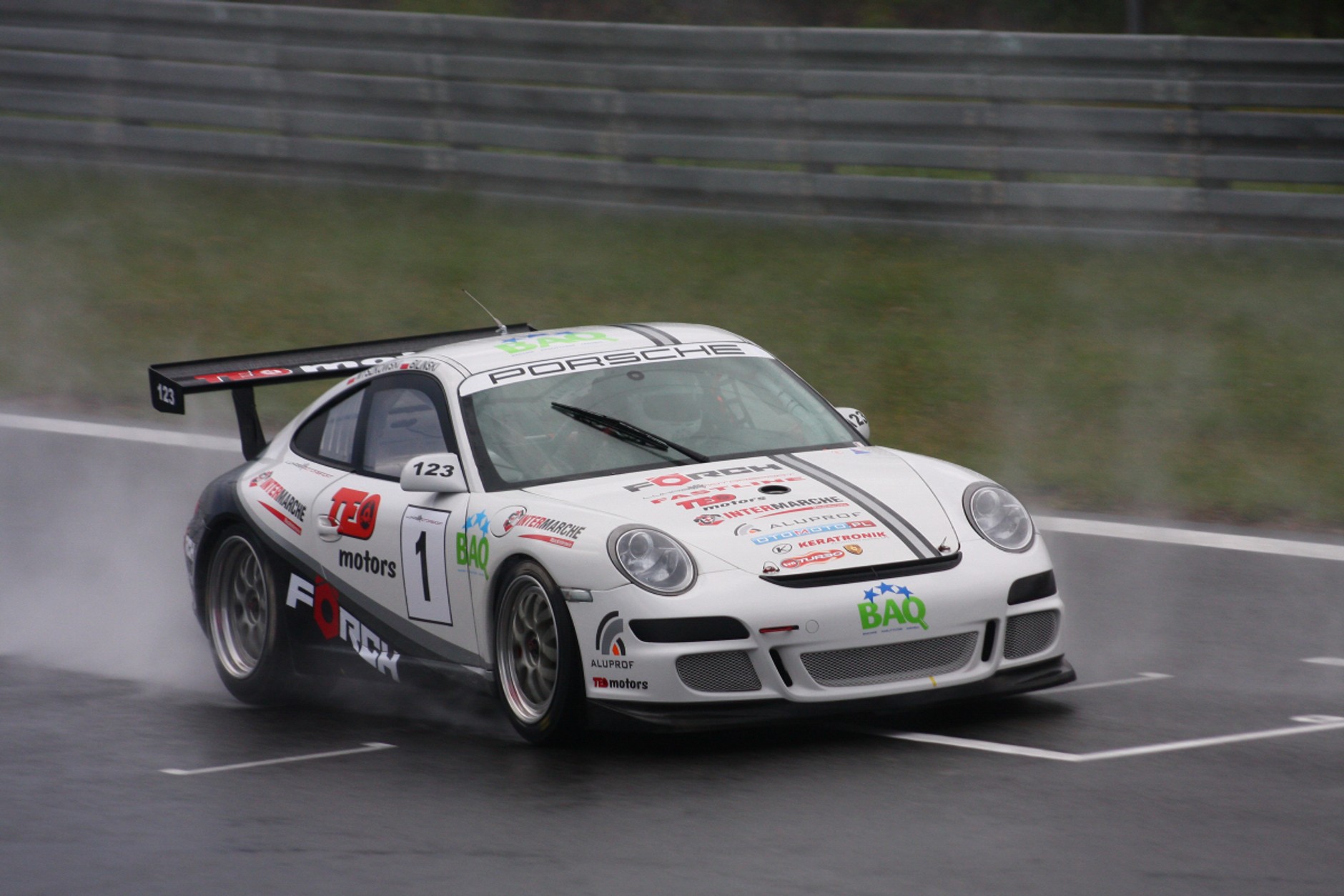 Wyścigi: w Porsche GT3 Cup powalczy o mistrzostwo Polski