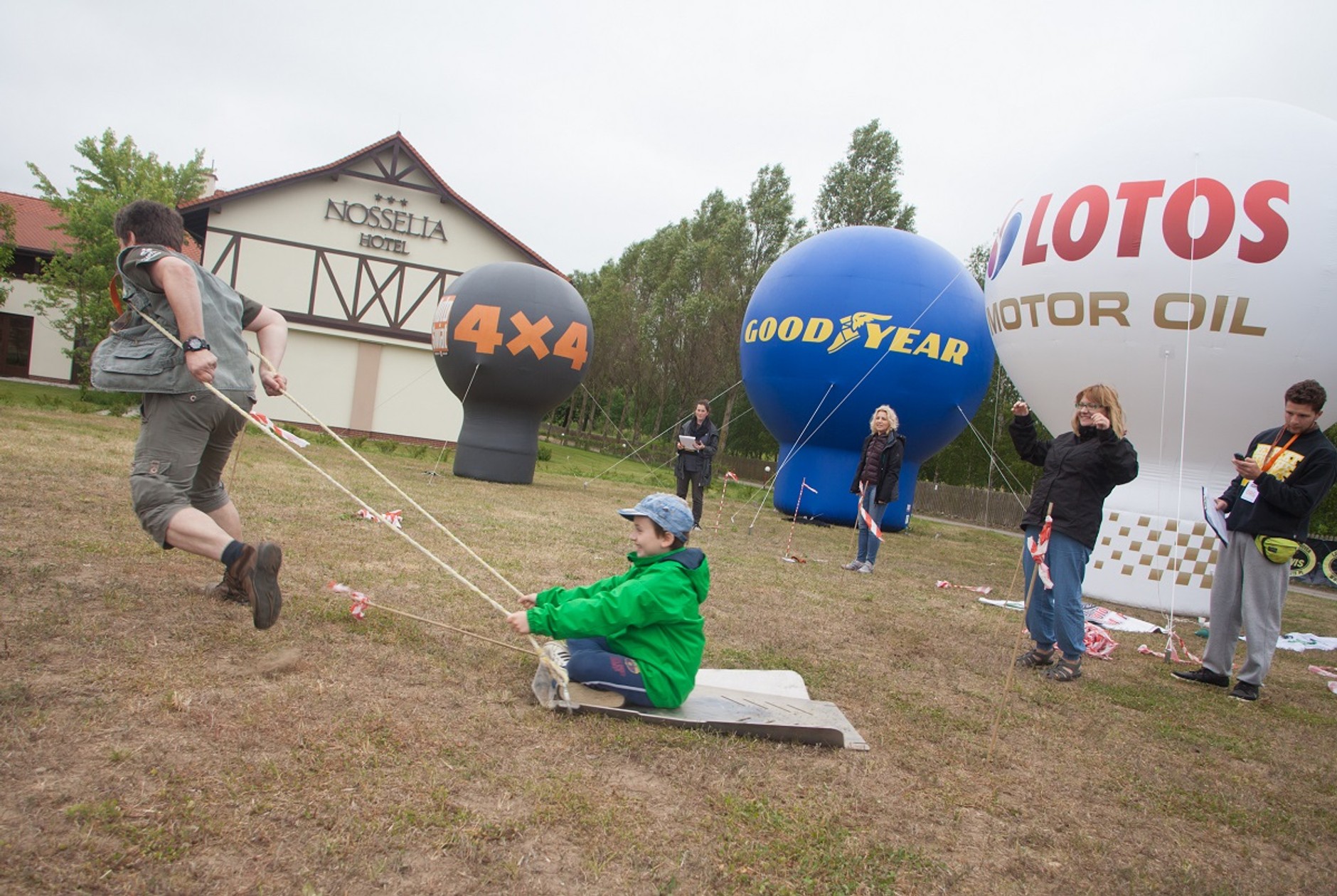 Auto Świat 4x4 Family Adventure w 2014 r