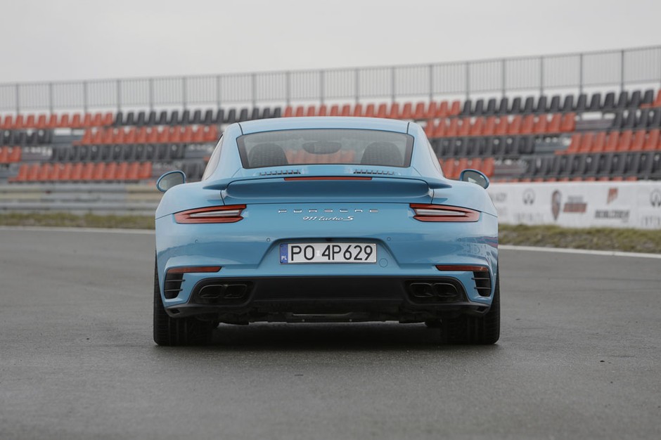 Porsche 911 Turbo S - bajeczne turbo w bajkowym kolorze