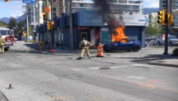 Tesla doszczętnie spłonęła