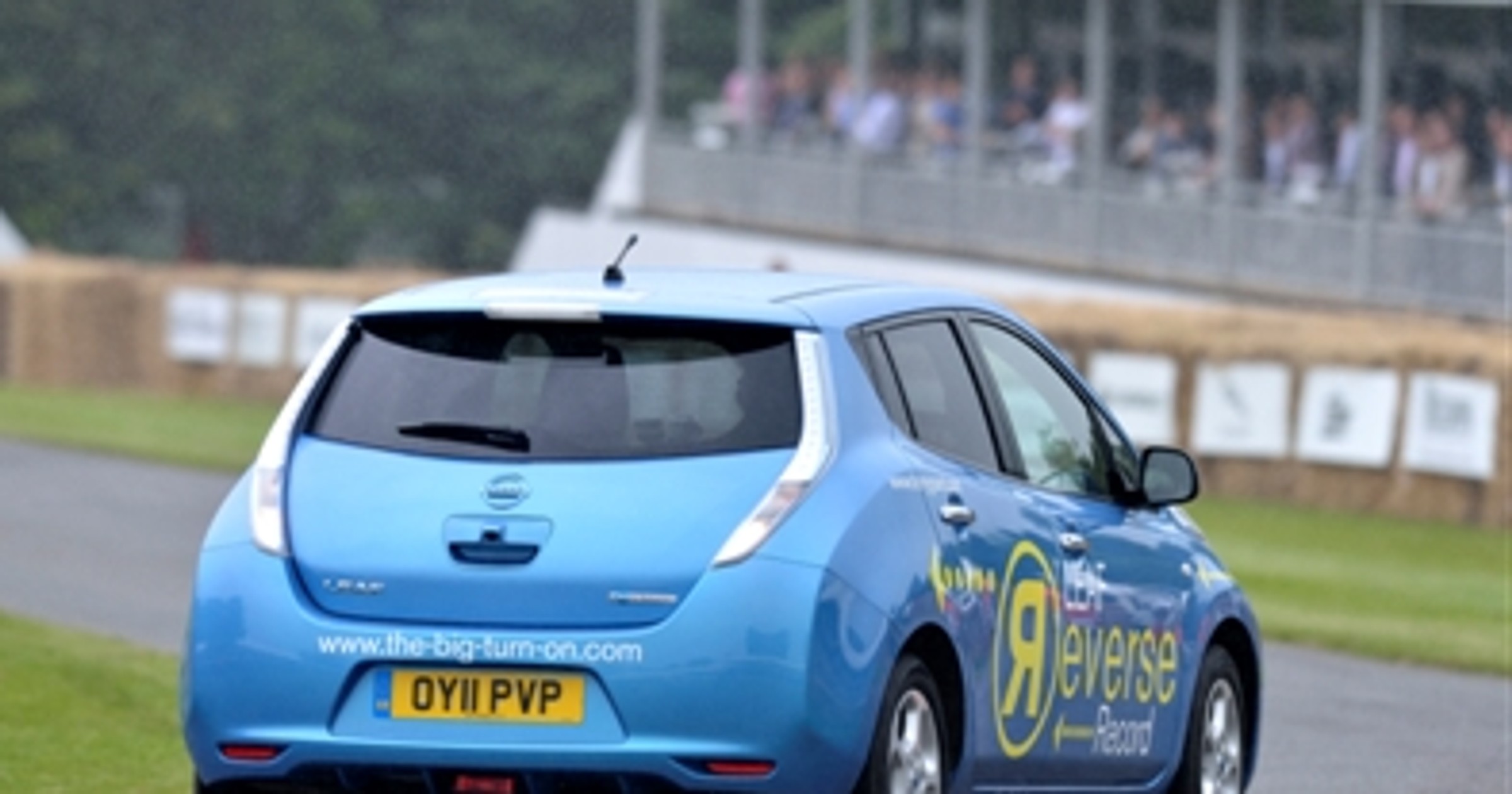 Nissan LEAF najszybszy na wstecznym 
