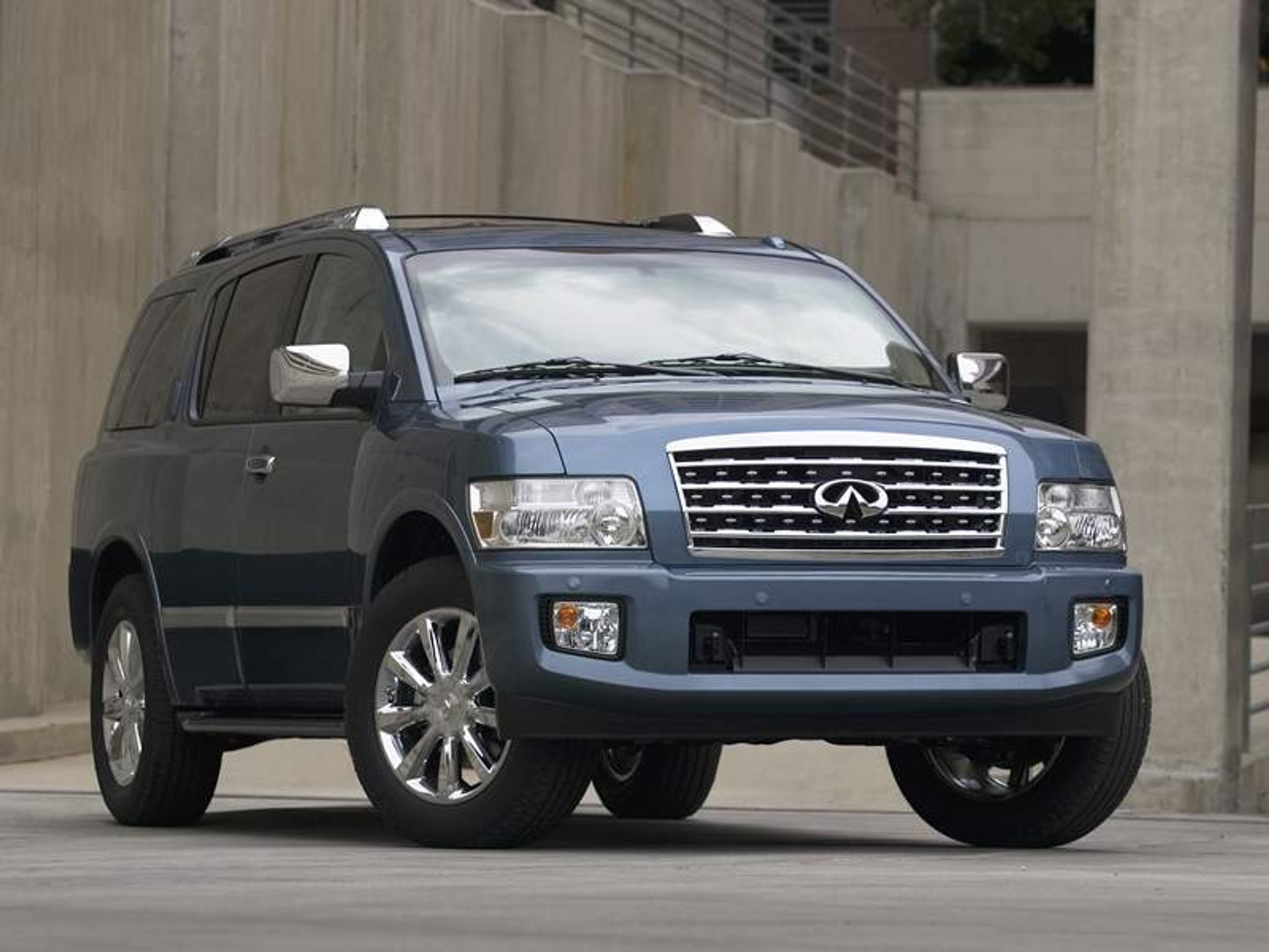 Odmłodzone Infiniti QX56