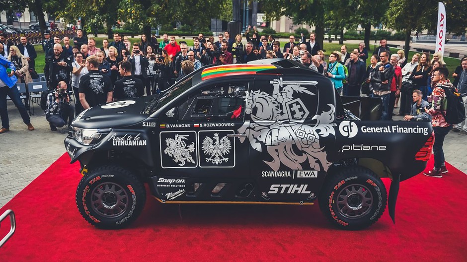 Toyota Hilux Black Hawk V litewsko-polskiego teamu Pitlane przygotowana na Rajd Dakar