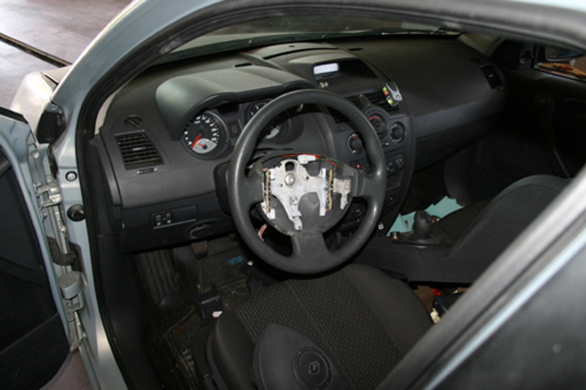 Bezkarni złodzieje okradają nasze samochody