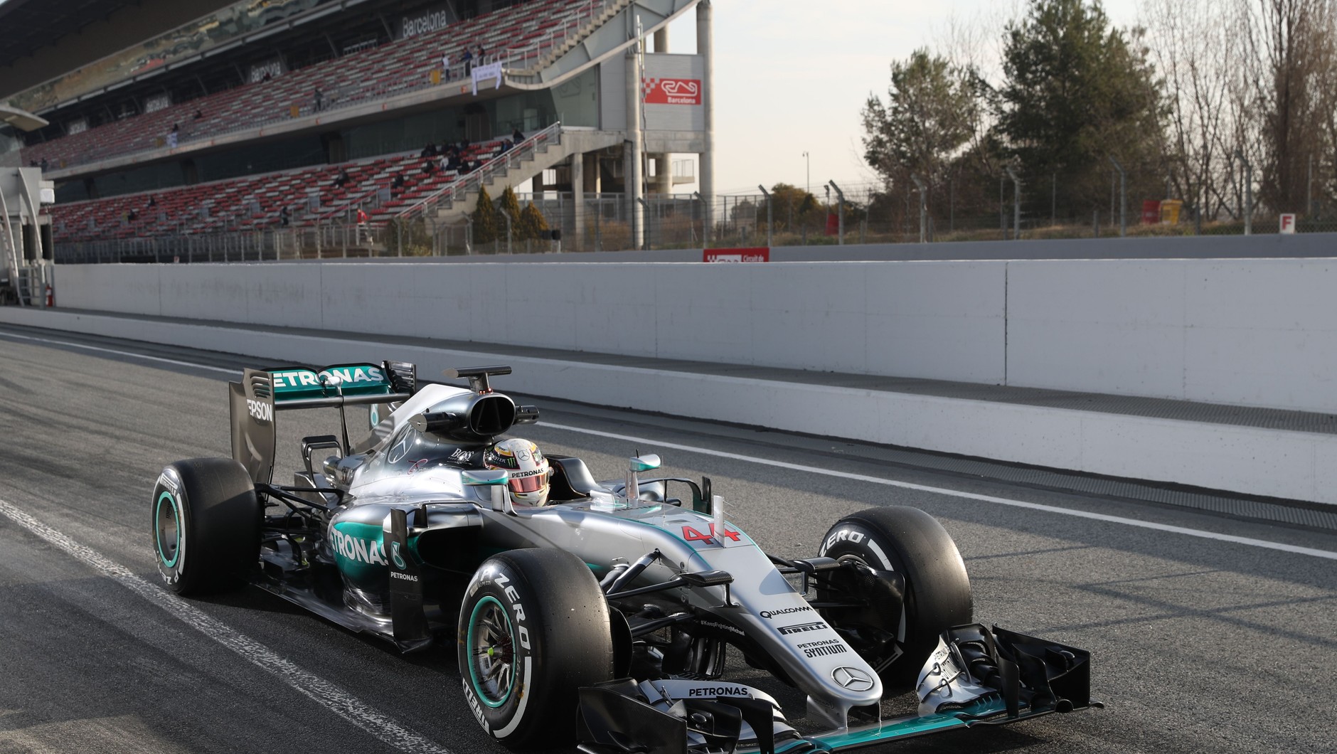 W 2024 r. Hamiltona zobaczymy jeszcze w barwach Mercedes-AMG Petronas