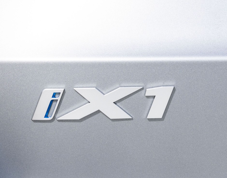 BMW iX1