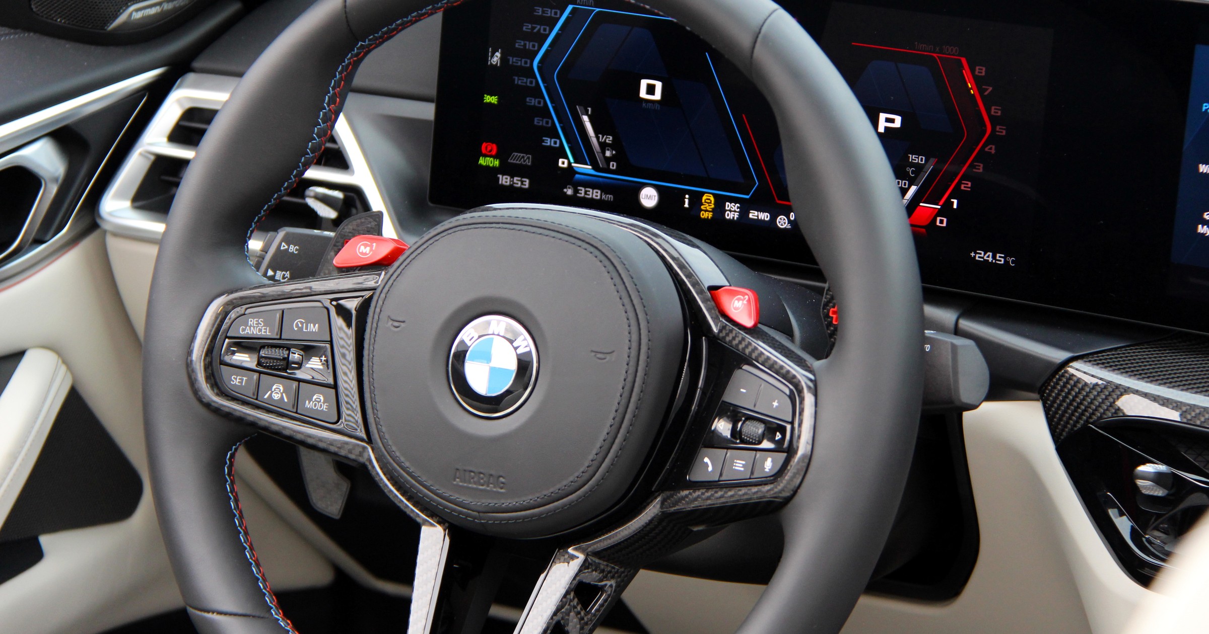 Kokpit BMW M4 (zdj. ilustracyjne)