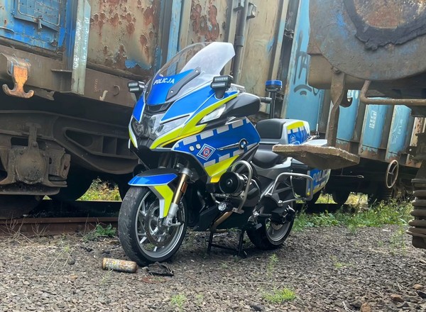 Policyjne motocykle w nowym malowaniu. Pochwaliła się nimi KSP