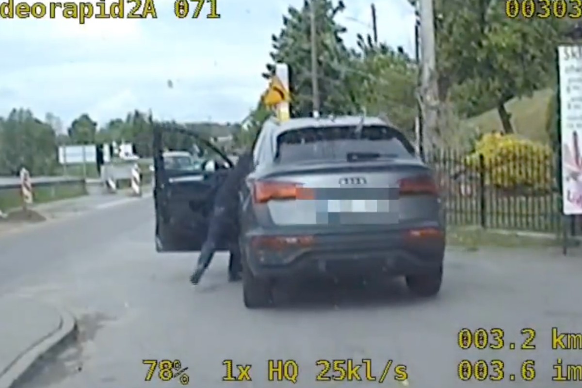 Kierowca nie mógł opanować audi. Policjanci przestrzegają, żeby tak nie robić
