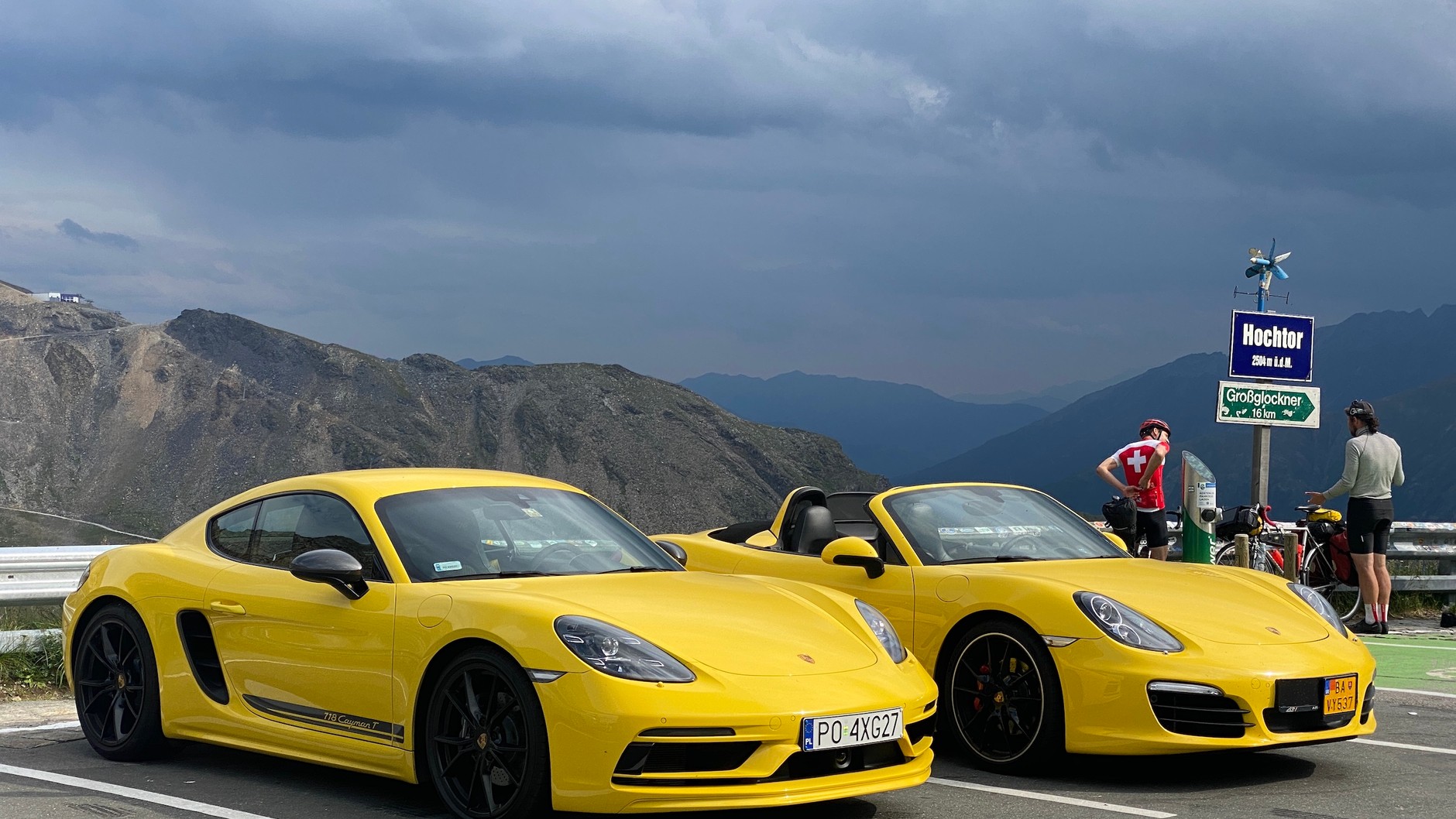 Porsche 718 Cayman T (982c) – podróż w Alpy
