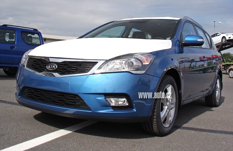 Zdjęcia szpiegowskie: zmodernizowana Kia Ceed Sporty Wagon (fotogaleria)