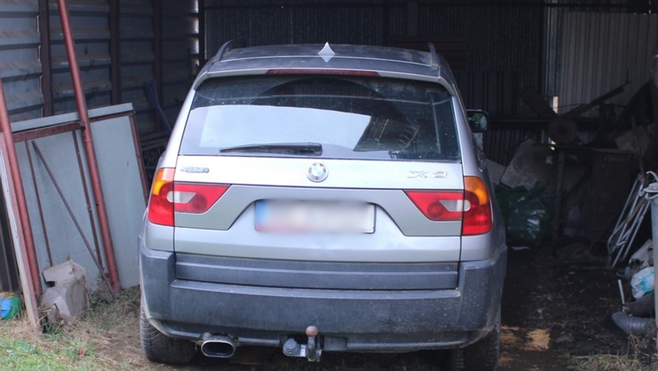 Kierowca BMW zjechał po schodach