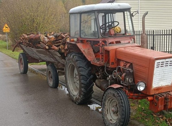 Ten ciągnik rolniczy nie miał prawa jechać. 25 lat bez ważnych badań