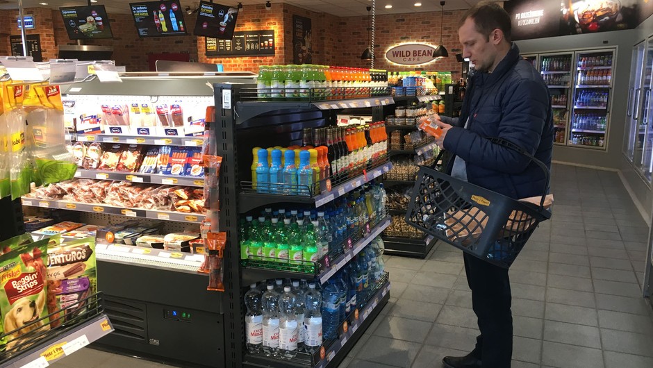 Zatankuj piwo, telewizor i pieczywo, czyli stacja paliw jako supermarket