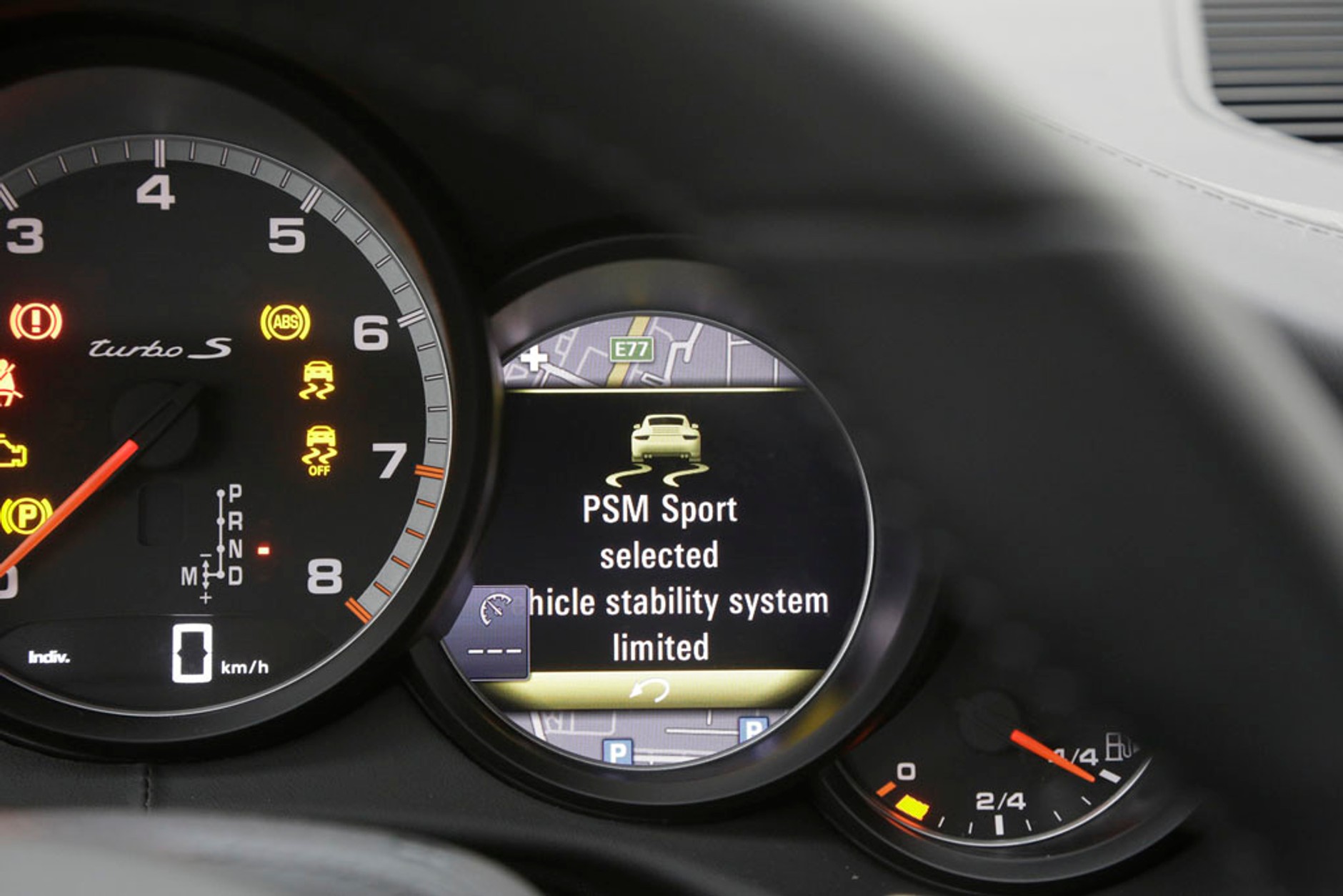 Porsche 911 Turbo S - bajeczne turbo w bajkowym kolorze